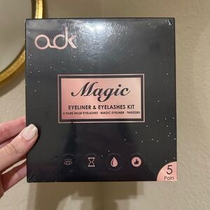 Magic Eyeliner & Eyelashes Kit